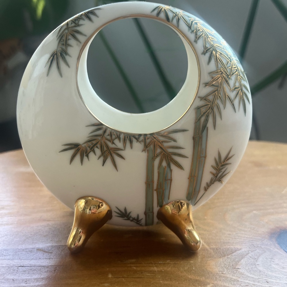 Beautiful H.S.K. Seattle Porcelain Footed Vase Made in Japan